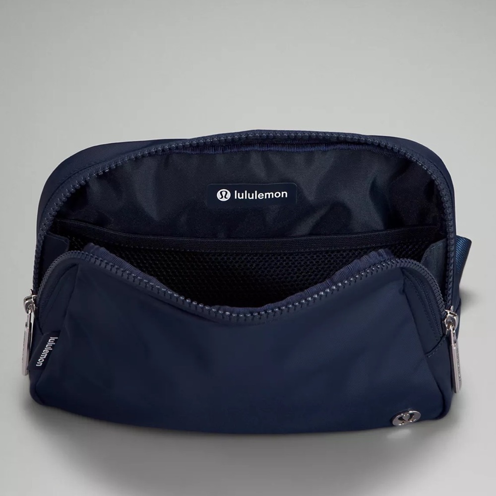 Lululemon True Navy Everywhere Belt Bag Large 2L NWT - Picture 4 of 7